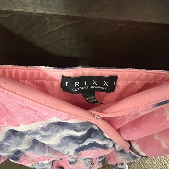 Cute little shorts romper size medium - Picture 4 of 5